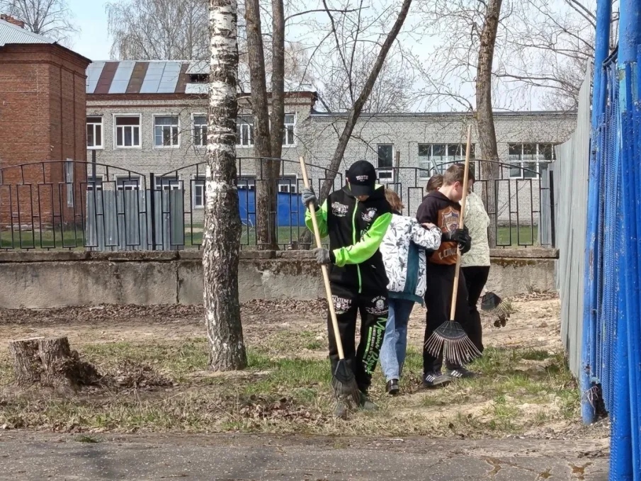 Провели дружный субботник! 