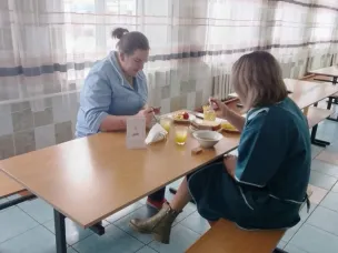 Комиссия по родительскому контролю за организацией питания обучающихся проводившая проверку: в ГКОУ «Кулебакская специальная коррекционная школа». Родители обучающихся школы посетили школьную столовую во время обеда.