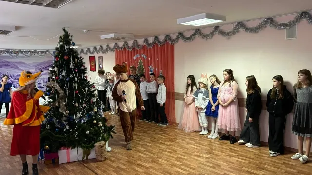 Новогоднее представление у ёлки для 4-5 классов