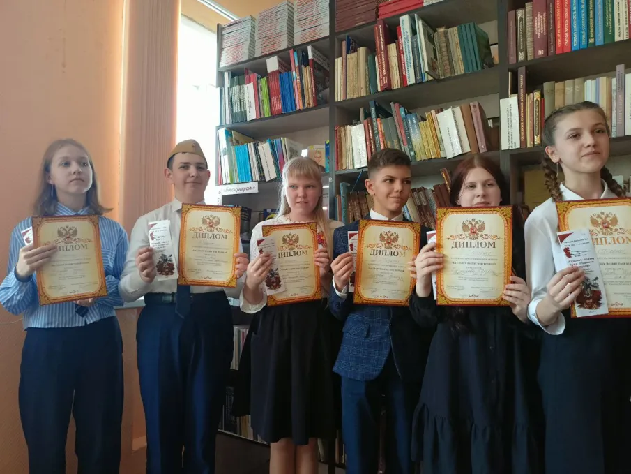 XI городской конкурс чтецов " Мы славим подвиг ваш великий"