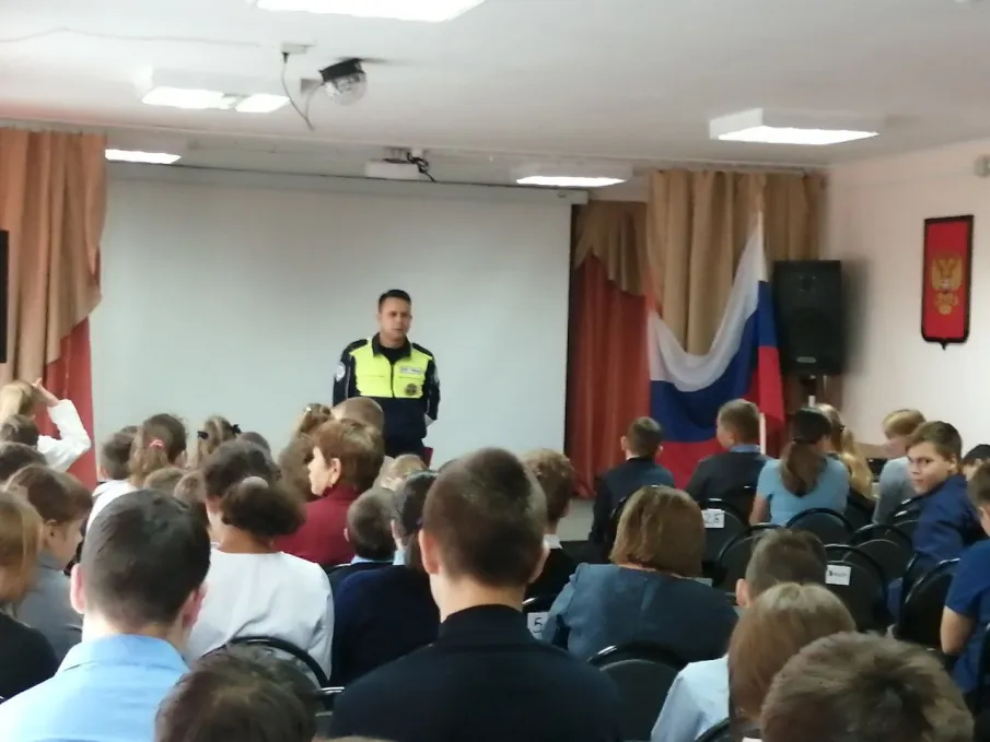 Встреча с инспектором  ГИБДД.