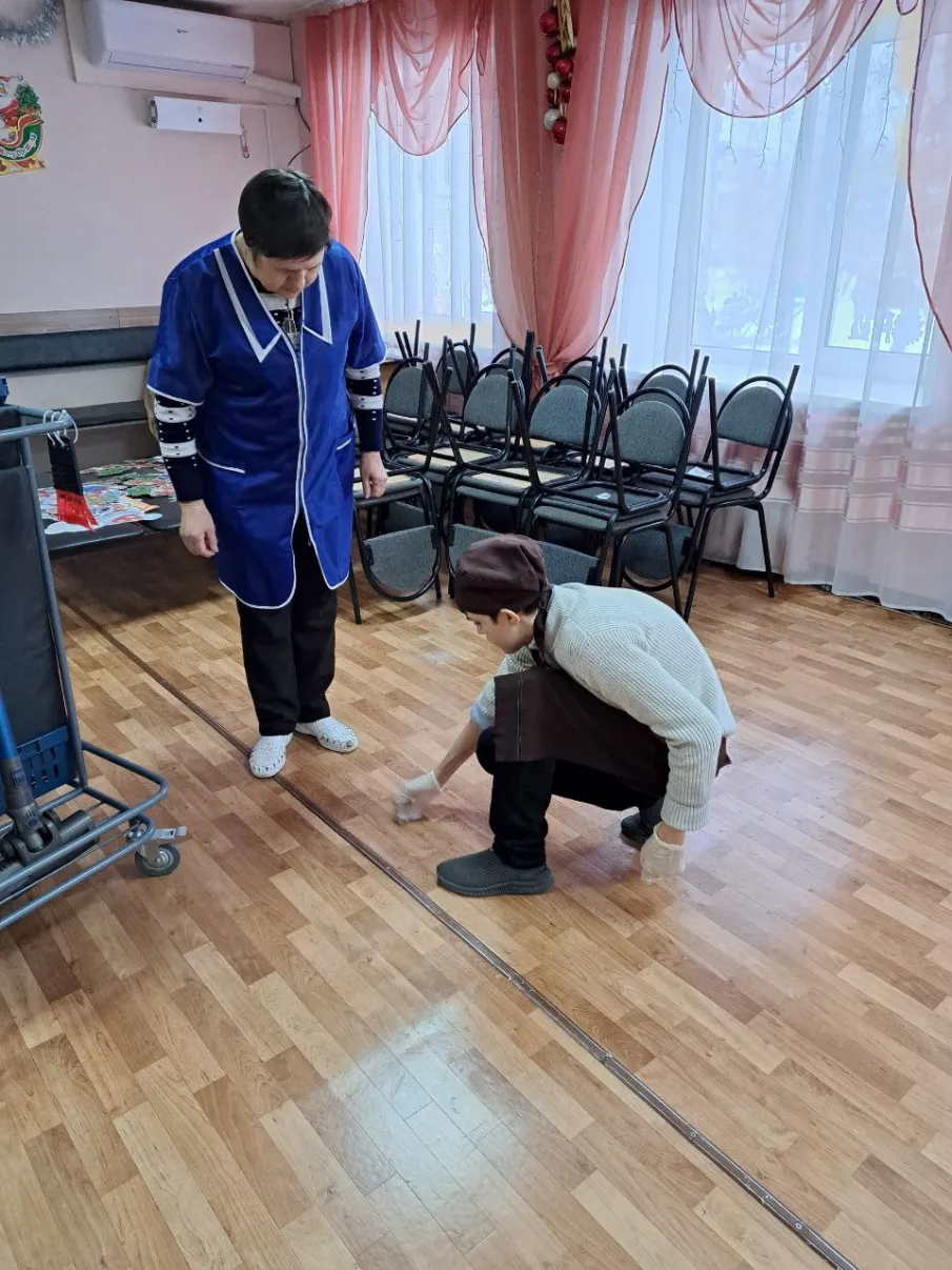 Подготовка актового зала к новогодним праздникам