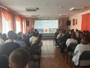 Информационный час «Сто лет жизни Артека»